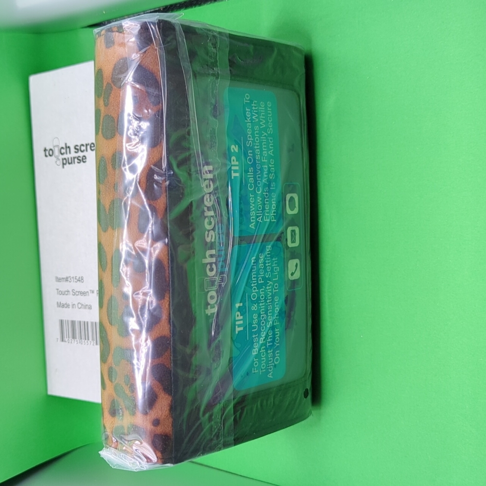 Touchscreen Purse (brand new, leopard)